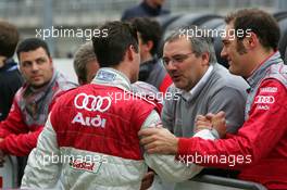 02.09.2006 Zandvoort, The Netherlands,  Mechanics and race engineer congratule Pierre Kaffer (GER), Audi Sport Team Phoenix - DTM 2006 at Zandvoort, The Netherlands (Deutsche Tourenwagen Masters)