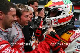03.09.2006 Zandvoort, The Netherlands,  Race winner Tom Kristensen (DNK), Audi Sport Team Abt Sportsline, Portrait, being congratulated by his team - DTM 2006 at Zandvoort, The Netherlands (Deutsche Tourenwagen Masters)