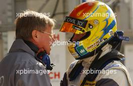 13.10.2006 Le Mans, France,  (right) Thed Björk (SWE), Team Midland, Audi A4 DTM in conversation with his race-engineer. - DTM 2006 at Le Mans Bugatti Circuit, France (Deutsche Tourenwagen Masters)