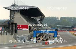 13.10.2006 Le Mans, France,  The huge grandstand on the straight at Le Mans. - DTM 2006 at Le Mans Bugatti Circuit, France (Deutsche Tourenwagen Masters)