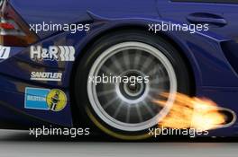 13.10.2006 Le Mans, France,  Flames coming from the exhaust of Susie Stoddart (GBR), Mücke Motorsport, AMG-Mercedes C-Klasse - DTM 2006 at Le Mans Bugatti Circuit, France (Deutsche Tourenwagen Masters)