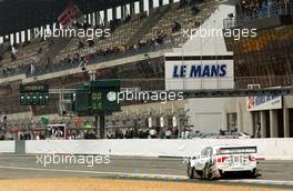 14.10.2006 Le Mans, France,  General view of the Le Mans grandstand with Tom Kristensen (DNK), Audi Sport Team Abt Sportsline, Audi A4 DTM driving by. - DTM 2006 at Le Mans Bugatti Circuit, France (Deutsche Tourenwagen Masters)