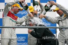 15.10.2006 Le Mans, France,  Podium, Gerhard Ungar (GER), Chief Designer AMG, gets a champaign shower from Tom Kristensen (DNK), Audi Sport Team Abt Sportsline, Portrait (3rd. left), Bruno Spengler (CDN), AMG-Mercedes, Portrait (1st, center) and Mika Häkkinen (FIN), AMG-Mercedes, Portrait (2nd, right) - DTM 2006 at Le Mans Bugatti Circuit, France (Deutsche Tourenwagen Masters)