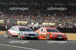15.10.2006 Le Mans, France,  Thed Björk (SWE), Team Midland, Audi A4 DTM and Daniel La Rosa (GER), Mücke Motorsport, AMG-Mercedes C-Klasse, fighting for position - DTM 2006 at Le Mans Bugatti Circuit, France (Deutsche Tourenwagen Masters)