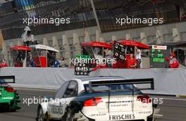 15.10.2006 Le Mans, France,  During the race the teams show the pitboards from the pitwall as the cars flash by. - DTM 2006 at Le Mans Bugatti Circuit, France (Deutsche Tourenwagen Masters)