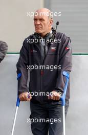 15.10.2006 Le Mans, France,  Dr. Wolfgang Ullrich (GER), Audi's Head of Sport on crutches on the starting grid. - DTM 2006 at Le Mans Bugatti Circuit, France (Deutsche Tourenwagen Masters)