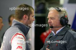15.10.2006 Le Mans, France,  Martin Tomczyk (GER), Audi Sport Team Abt Sportsline, Portrait, talking with his race engineer - DTM 2006 at Le Mans Bugatti Circuit, France (Deutsche Tourenwagen Masters)