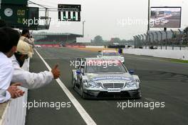 15.10.2006 Le Mans, France,  Bruno Spengler (CDN), AMG-Mercedes, AMG-Mercedes C-Klasse, crosses the finish line just in front of Mika Häkkinen (FIN), AMG-Mercedes, AMG-Mercedes C-Klasse, to win the race - DTM 2006 at Le Mans Bugatti Circuit, France (Deutsche Tourenwagen Masters)
