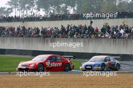 15.10.2006 Le Mans, France,  Jean Alesi (FRA), Persson Motorsport AMG-Mercedes, AMG-Mercedes C-Klasse, leads Martin Tomczyk (GER), Audi Sport Team Abt Sportsline, Audi A4 DTM - DTM 2006 at Le Mans Bugatti Circuit, France (Deutsche Tourenwagen Masters)