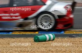 15.10.2006 Le Mans, France,  During the overtaking action from Bernd Schneider (GER), AMG-Mercedes, AMG-Mercedes C-Klasse on Pierre Kaffer (GER), Audi Sport Team Phoenix, Audi A4 DTM this pole was hit off to the side of the track. - DTM 2006 at Le Mans Bugatti Circuit, France (Deutsche Tourenwagen Masters)