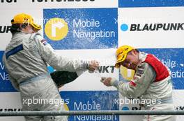 15.10.2006 Le Mans, France,  Podium, Bruno Spengler (CDN), AMG-Mercedes, Portrait (1st, left) and Tom Kristensen (DNK), Audi Sport Team Abt Sportsline, Portrait (3rd, right), spraying champaign - DTM 2006 at Le Mans Bugatti Circuit, France (Deutsche Tourenwagen Masters)
