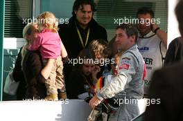 29.10.2006 Hockenheim, Germany,  Bernd Schneider (GER), AMG-Mercedes, Portrait, with his girlfriend Svenja Weber (GER), on the left the young daughter they have together and on the right the children of Schneider of a previous mariage - DTM 2006 at Hockenheimring (Deutsche Tourenwagen Masters)