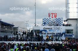 29.10.2006 Hockenheim, Germany,  After the finish of the DTM cars the crowd and fans took posession of the straight to witness the podium ceremony and cheer for their idols. - DTM 2006 at Hockenheimring (Deutsche Tourenwagen Masters)