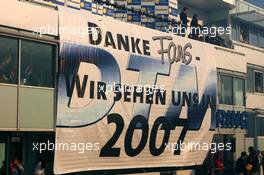 29.10.2006 Hockenheim, Germany,  Big flag to thanks the fans - DTM 2006 at Hockenheimring (Deutsche Tourenwagen Masters)