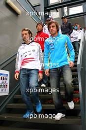 31.03.2006 Melbourne, Australia,  Jarno Trulli (ITA), Toyota Racing, Fernando Alonso (ESP), Renault F1 Team - Formula 1 World Championship, Rd 3, Australian Grand Prix, Friday