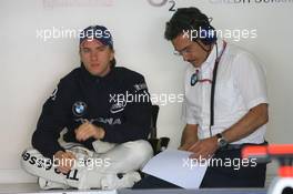 31.03.2006 Melbourne, Australia,  Nick Heidfeld (GER), BMW Sauber F1 Team and Dr. Mario Theissen (GER), BMW Sauber F1 Team, BMW Motorsport Director - Formula 1 World Championship, Rd 3, Australian Grand Prix, Friday Practice