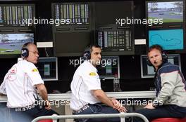 31.03.2006 Melbourne, Australia,  Ben Agathangelou (GBR), Red Bull Racing, Head of Aerodynamics  and Christian Horner (GBR), Red Bull Racing, Sporting Director - Formula 1 World Championship, Rd 3, Australian Grand Prix, Friday