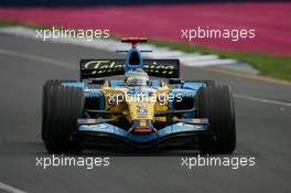 31.03.2006 Melbourne, Australia,  Fernando Alonso (ESP), Renault F1 Team, R26 - Formula 1 World Championship, Rd 3, Australian Grand Prix, Friday Practice