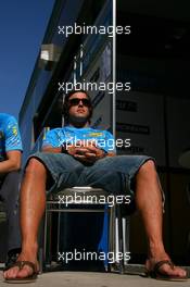 30.03.2006 Melbourne, Australia,  Fernando Alonso (ESP), Renault F1 Team - Formula 1 World Championship, Rd 3, Australian Grand Prix, Thursday