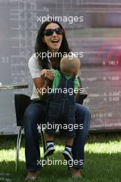 30.03.2006 Melbourne, Australia,  Connie Montoya (COL), Wife of Juan Pablo Montoya with her son Sebestian - Formula 1 World Championship, Rd 3, Australian Grand Prix, Thursday