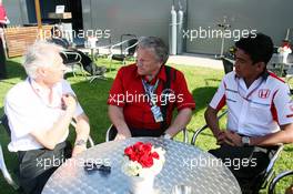 30.03.2006 Melbourne, Australia,  Tom Walkinshaw (GBR), Aguri Suzuki (JPN), Super Aguri F1 - Formula 1 World Championship, Rd 3, Australian Grand Prix, Thursday