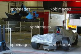 23.01.2006 Barcelona, Spain,  The Renault car waits for for there test to begin - Formula One Testing, Circuit de Catalunya