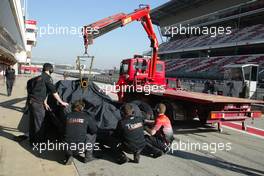 23.01.2006 Barcelona, Spain,  Pedro de la Rosa (ESP), Test Driver, McLaren Mercedes, The new Mclaren MP4-21 comes back to the pits after stopping on track - Formula One Testing, Circuit de Catalunya