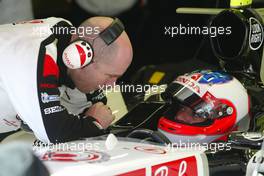 26.01.2006 Barcelona, Spain,  Rubens Barrichello (BRA), Honda Racing F1 Team talks with Jock Clear (GBR), Honda Racing F1 Team, Senior Race Engineer - Formula One Testing, Circuit de Catalunya