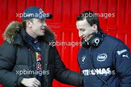 24.01.2006 Barcelona, Spain,  Robert Doornbos (NED), Test Driver, Red Bull Racing talks with Robert Kubica (POL), Test Driver, BMW Sauber F1 Team - Formula One Testing, Circuit de Catalunya