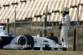 24.01.2006 Barcelona, Spain,  Nick Heidfeld (GER), BMW Sauber F1 Team, stops on circuit - Formula One Testing, Circuit de Catalunya