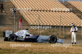24.01.2006 Barcelona, Spain,  Nick Heidfeld (GER), BMW Sauber F1 Team, stops on the circuit - Formula One Testing, Circuit de Catalunya