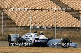 24.01.2006 Barcelona, Spain,  Nick Heidfeld (GER), BMW Sauber F1 Team, stops on circuit - Formula One Testing, Circuit de Catalunya