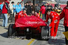 25.01.2006 Barcelona, Spain,  The Scuderia Ferrari 248 F1 arrives in the pitlane - Formula One Testing, Circuit de Catalunya
