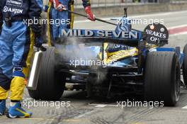 24.02.2006 Barcelona, Spain, Smoke coming out of the back of the car - Fernando Alonso (ESP) - Renault F1 Team