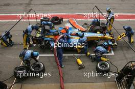23.02.2006 Barcelona, Spain,  PIT STOp practise with Fernando Alonso (ESP), Renault F1 Team in the pitlane