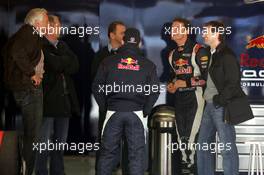 22.02.2006 Barcelona, Spain,  Dietrich Mateschitz (AUT), Owner of Red Bull (Red Bull Racing, Scuderia Toro Rosso) talking with Helmut Marko (AUT), Red Bull Racing, Red Bull Advisor, Christian Klien (AUT), Red Bull Racing, David Coulthard (GBR), Red Bull Racing, Danny Behr (AUT), Red Bull Racing, Assistant to D. Mateschitz