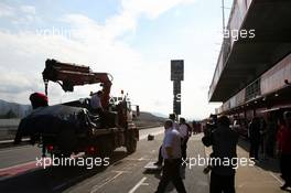 22.02.2006 Barcelona, Spain,  Yuji Ide (JPN), Super Aguri F1, SA05 stopped on the track again