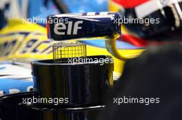 22.02.2006 Barcelona, Spain,  Fernando Alonso (ESP), Renault F1 Team, Pitlane, Box, Garage - technical feature cooling