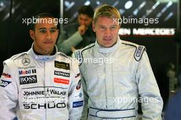 30.11.2006 Barcelona, Spain,  Mika Hakkinen (FIN), Test Driver, McLaren Mercedes with Lewis Hamilton (GBR), McLaren Mercedes - Formula One Testing, Circuit de Catalunya