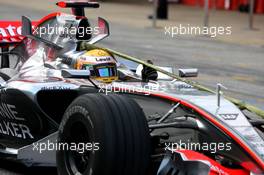 28.11.2006 Barcelona, Spain,  Lewis Hamilton (GBR), McLaren Mercedes, returns to the pits after stopping on circuit - Formula One Testing, Circuit de Catalunya