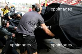 29.11.2006 Barcelona, Spain,  The car of Lewis Hamilton (GBR), McLaren Mercedes is returned to the pits after a problem with his wheel on track - Formula One Testing, Circuit de Catalunya