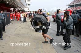 29.11.2006 Barcelona, Spain,  The car of Lewis Hamilton (GBR), McLaren Mercedes is returned to the pits after a problem with his wheel on track - Formula One Testing, Circuit de Catalunya