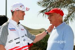 10.03.2006 Sakhir, Bahrain,  Ralf Schumacher (GER), Toyota Racing with Niki Lauda (AUT) - Formula 1 World Championship, Rd 1, Bahrain Grand Prix, Friday