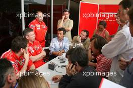 10.03.2006 Sakhir, Bahrain,  Ross Brawn (GBR), Scuderia Ferrari, Technical Director - Formula 1 World Championship, Rd 1, Bahrain Grand Prix, Friday