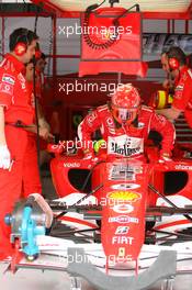 11.03.2006 Sakhir, Bahrain,  Michael Schumacher (GER), Scuderia Ferrari, Pitlane, Box, Garage - Formula 1 World Championship, Rd 1, Bahrain Grand Prix, Saturday Practice