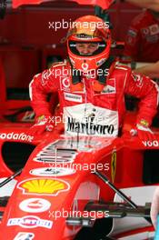 11.03.2006 Sakhir, Bahrain,  Michael Schumacher (GER), Scuderia Ferrari, Pitlane, Box, Garage - Formula 1 World Championship, Rd 1, Bahrain Grand Prix, Saturday Practice