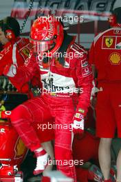 11.03.2006 Sakhir, Bahrain,  Michael Schumacher (GER), Scuderia Ferrari, Pitlane, Box, Garage - Formula 1 World Championship, Rd 1, Bahrain Grand Prix, Saturday Practice