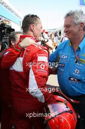 22.10.2006 Sao Paulo, Brazil,  Michael Schumacher (GER), Scuderia Ferrari with Pat Symonds (GBR), Renault F1 Team, Chief of development, Engineering Director  - Formula 1 World Championship, Rd 18, Brazilian Grand Prix, Sunday Podium