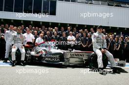 22.10.2006 Sao Paulo, Brazil,  McLaren Mercedes, MP4-21, Team photo - Formula 1 World Championship, Rd 18, Brazilian Grand Prix, Sunday