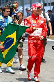 22.10.2006 Sao Paulo, Brazil,  Michael Schumacher (GER), Scuderia Ferrari and Fernando Alonso (ESP), Renault F1 Team - Formula 1 World Championship, Rd 18, Brazilian Grand Prix, Sunday